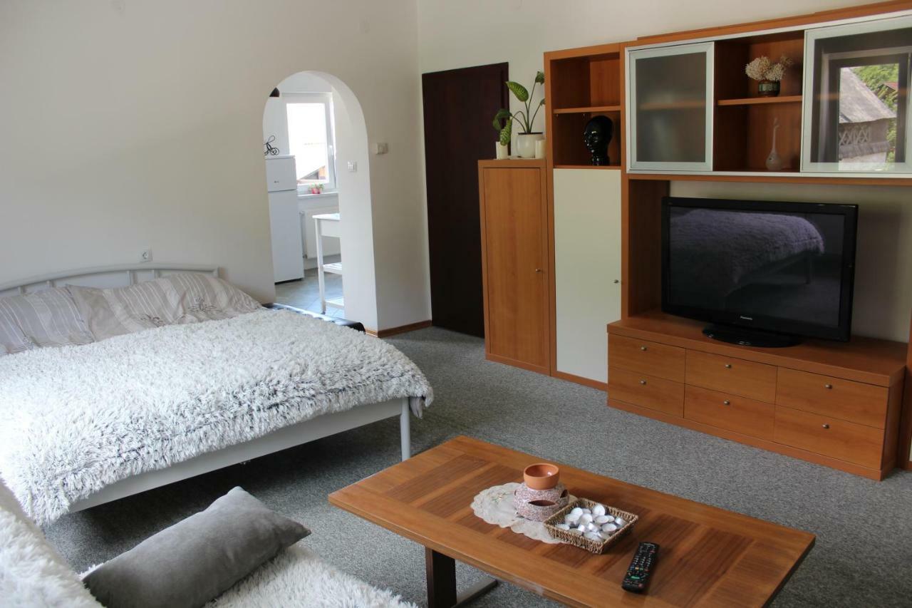 R&G Apartment Жировниця Екстер'єр фото